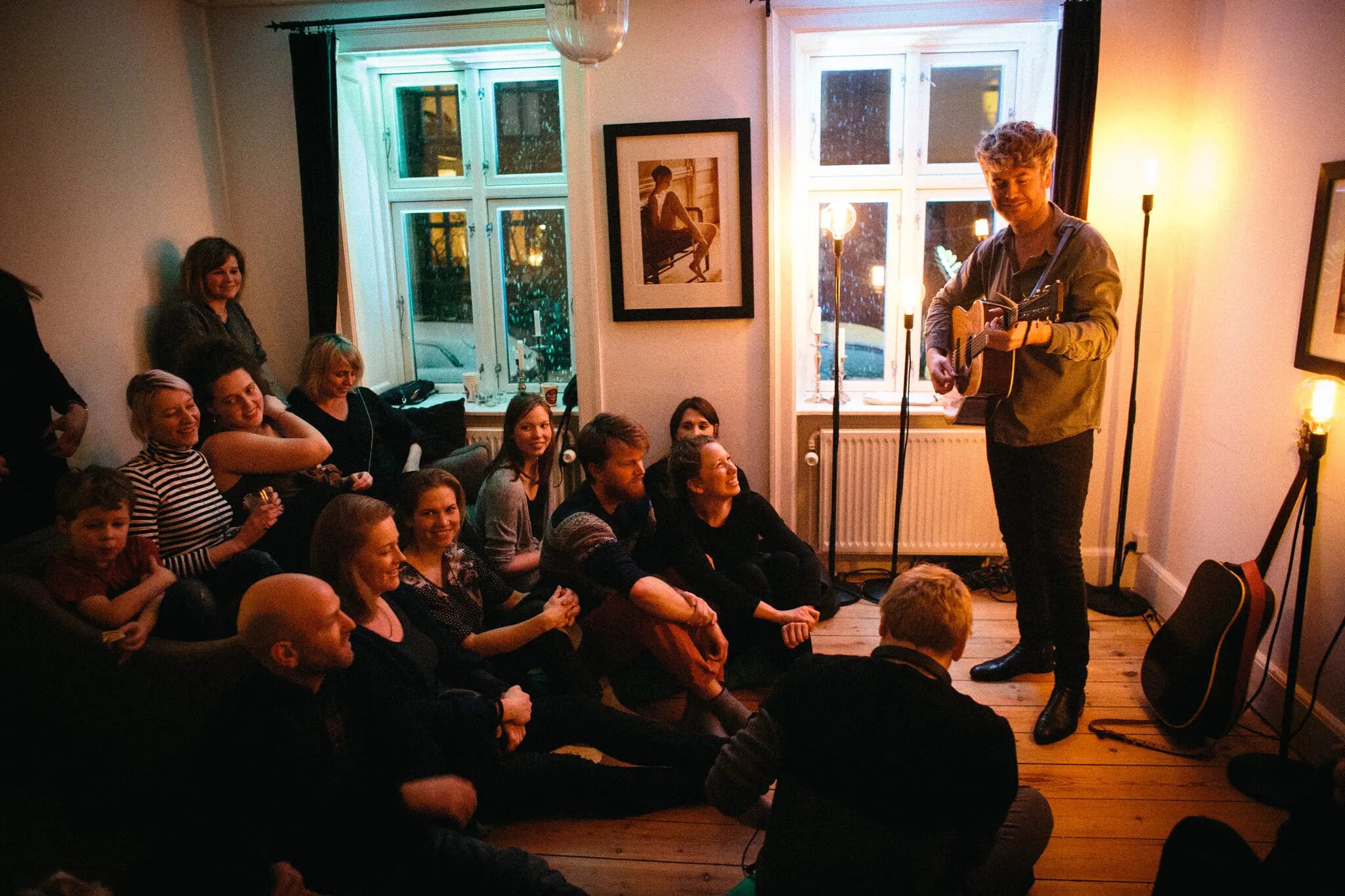 Christian Hjelm spiller til hjemmekoncert